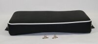 Kotflügelkissen schwarz, Keder weiß,gewölbt