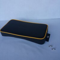 Kotflügelkissen schwarz, Keder gelb, gewölbt